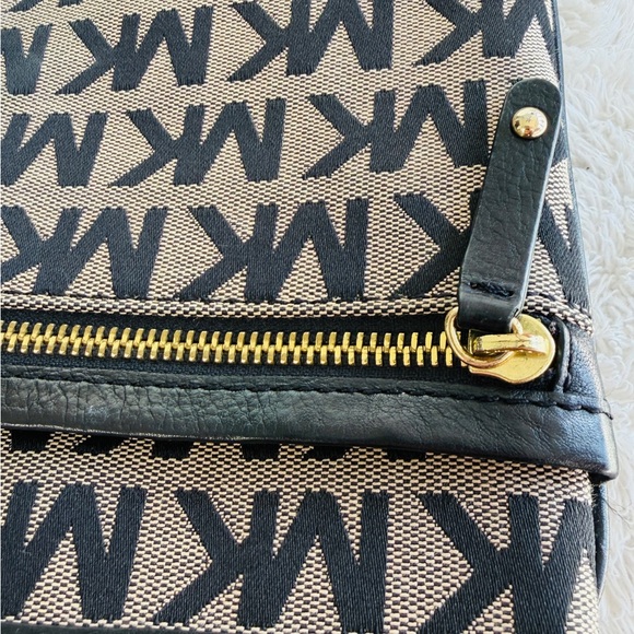 Michael Kors Black & Tan Signature Jacquard Canvas Crossbody Travel Purse - Picture 12 of 12